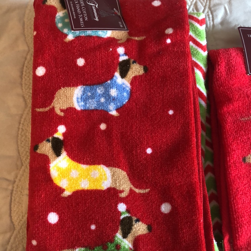 NWT hand towels and fingertip towels.Dashound .